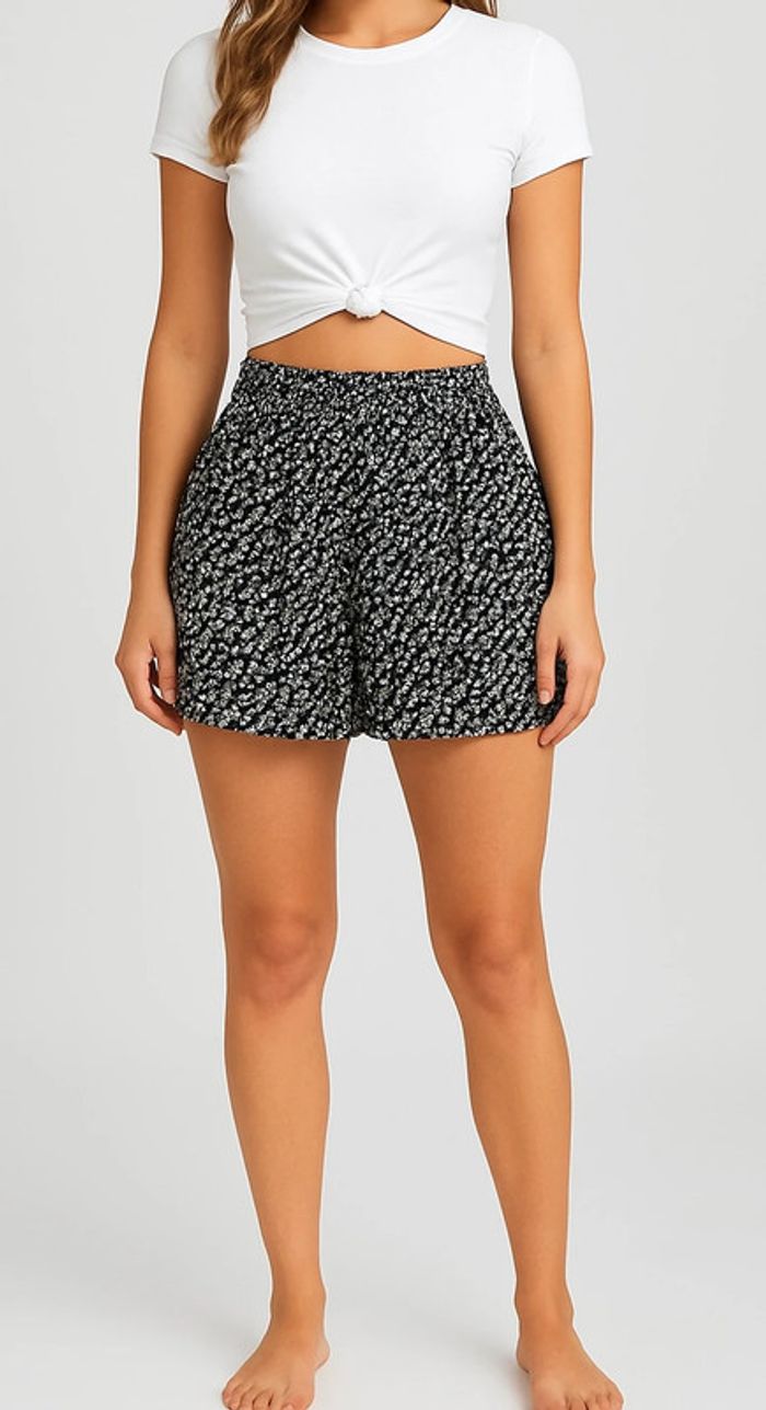Short ample fleuri noir