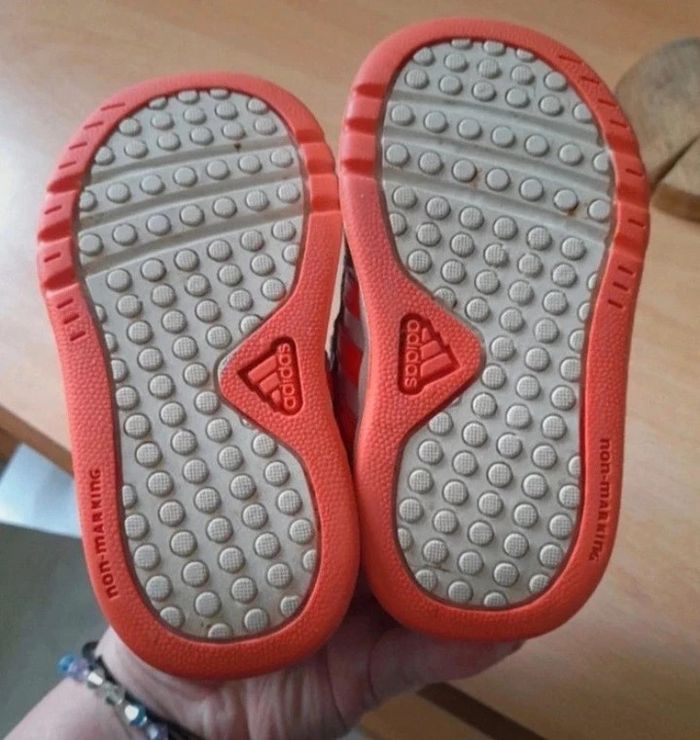 Basket Adidas taille 20 - photo numéro 5