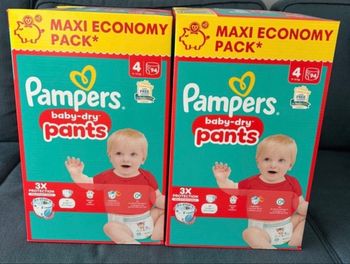 2 cartons taille 4  pampers