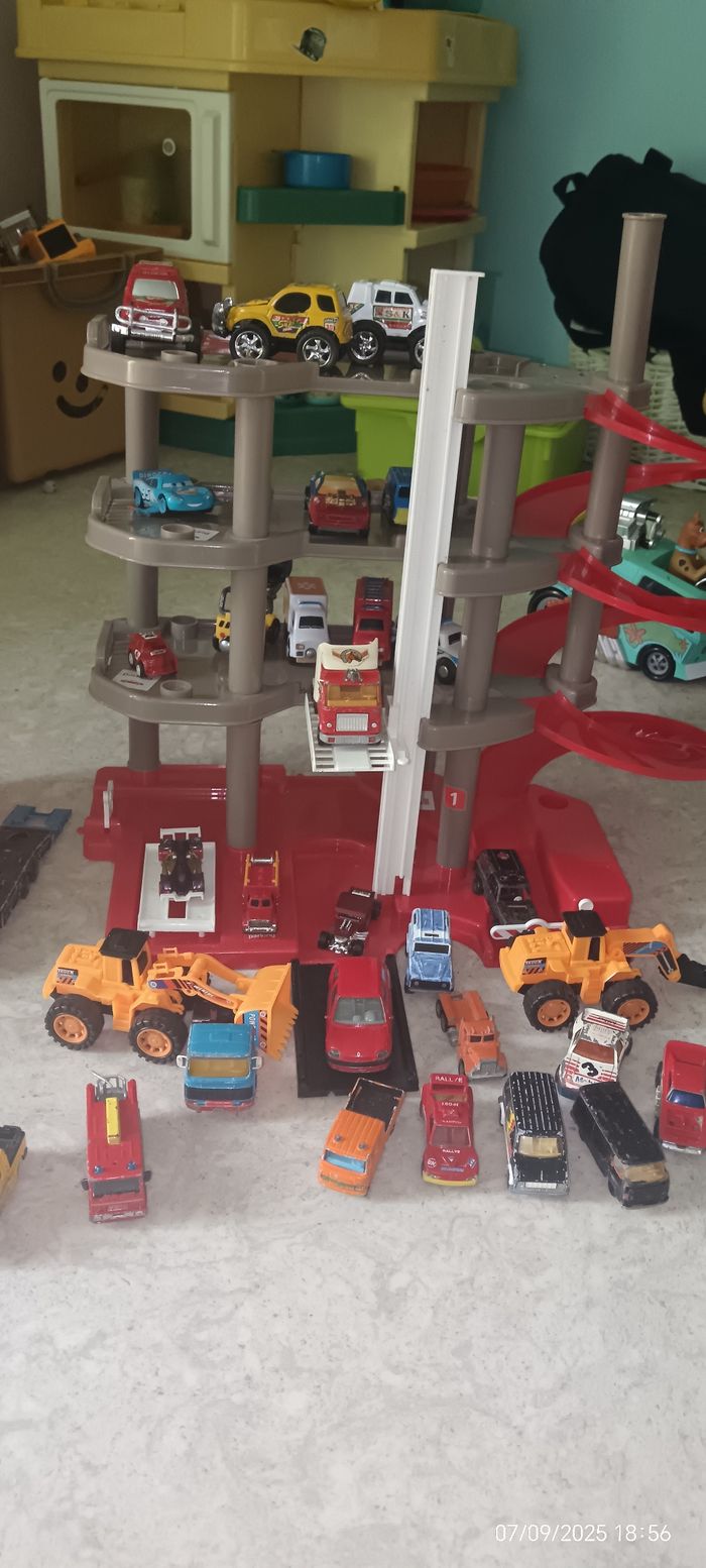 Garages avec véhicules - photo numéro 2