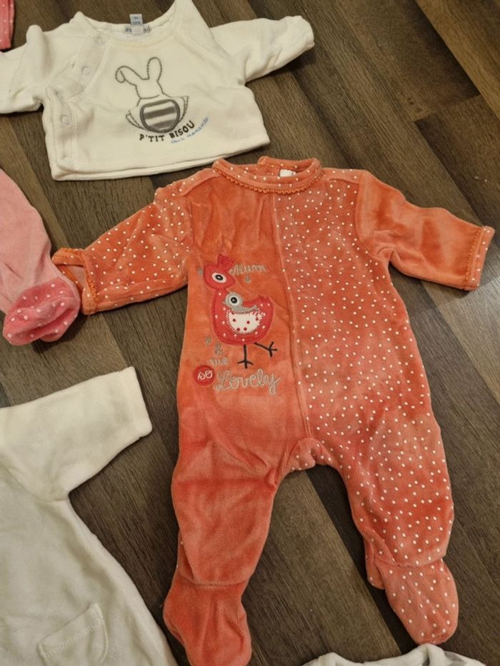 Lot 6 babygros/Grenouillères+1 pull velours. Fille. Taille 0 mois/naissance. Aubert, Pommette..TBE - photo numéro 7