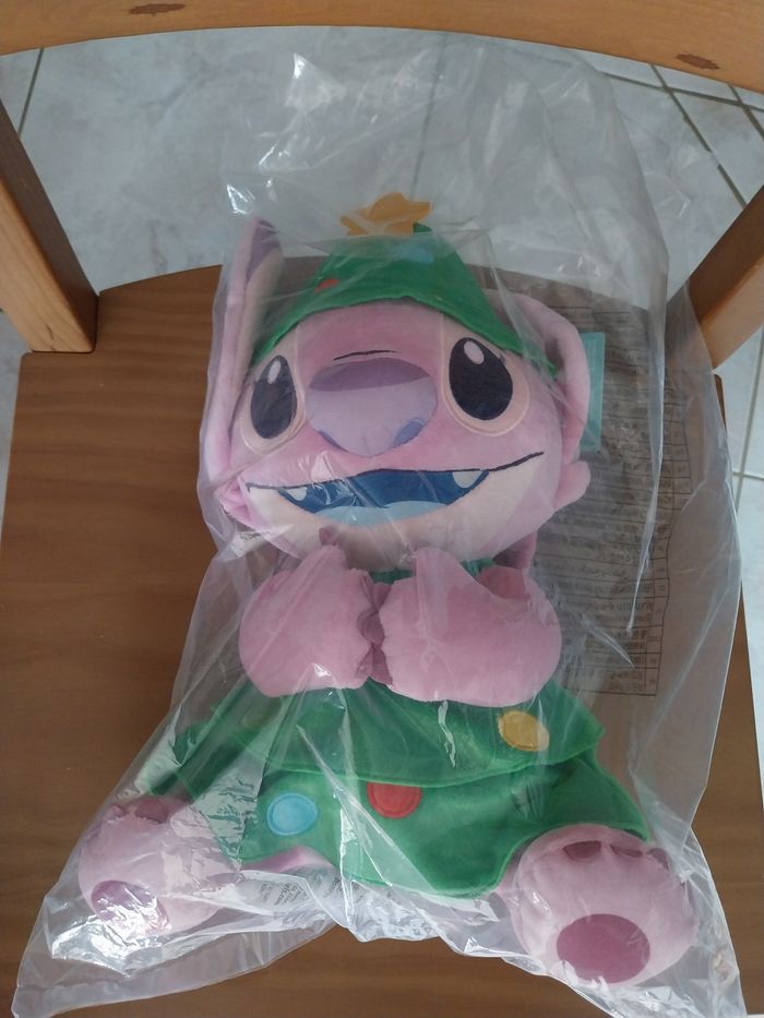 Peluche moyenne Angel Stitch sapin Fêtes de Noël Merry Christmas Disney - photo numéro 2