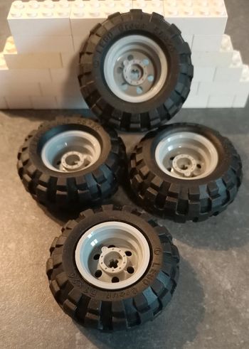 Lego pneus ballon 56x26