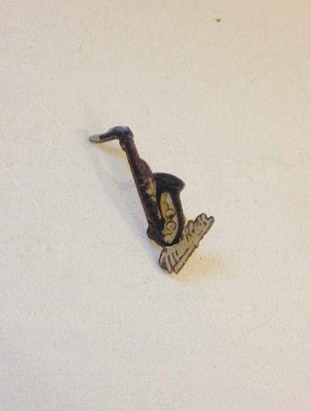 Pin's ancien musique saxophone madison vintage