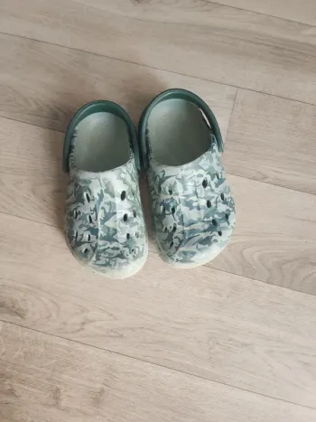 Crocs style militaire T25