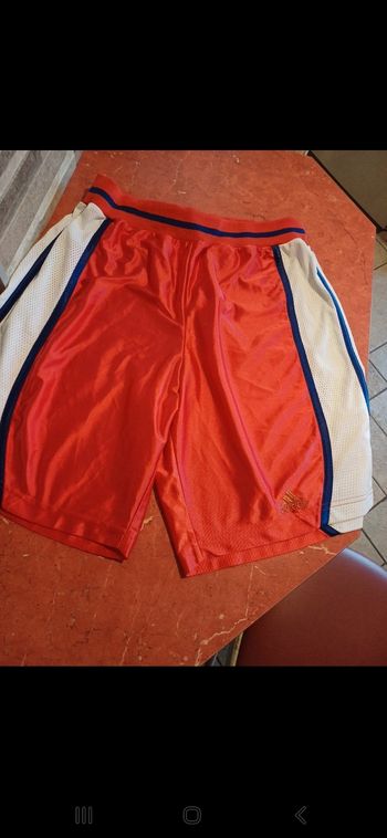 Short de baskets taille 42