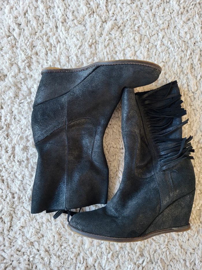 Bottes noires à franges mi hautes en daim talon compensé Galeries Lafayette Taille 39 - photo numéro 6