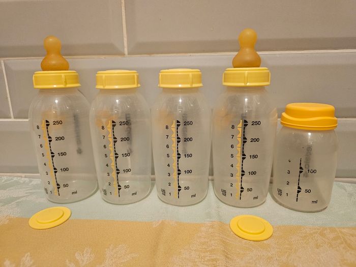 Lot biberons Medela - photo numéro 2