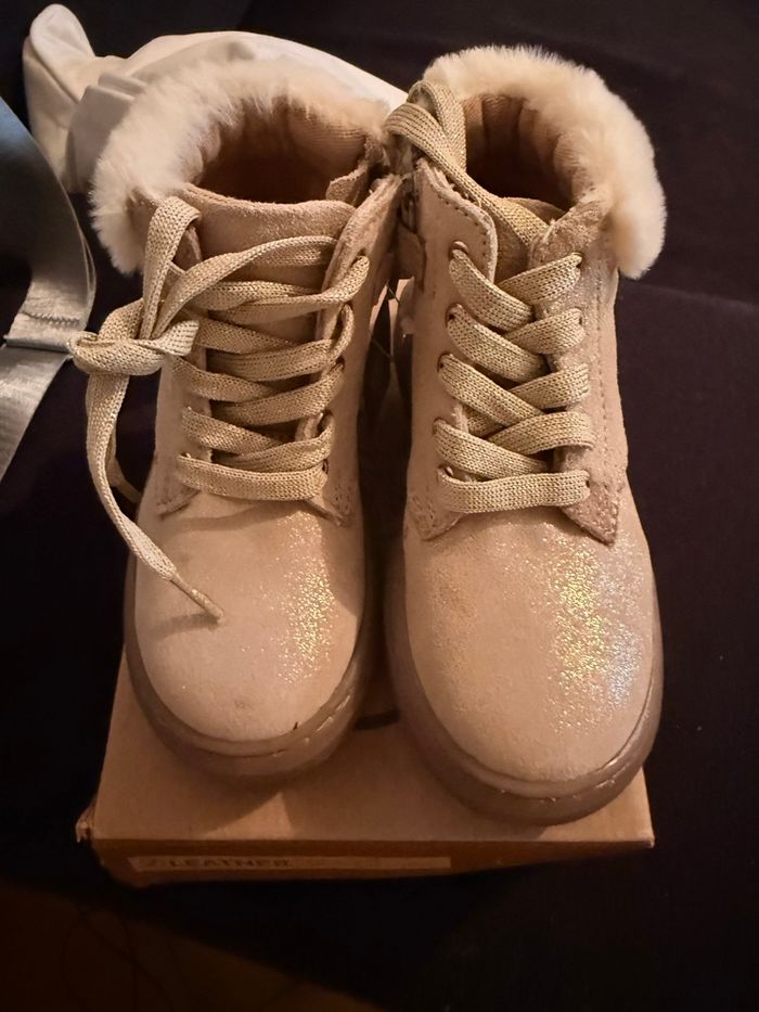 Chaussures lacets brillantes neuve - photo numéro 2