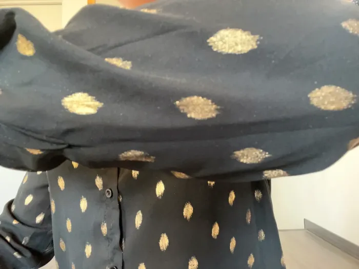 Chemise légère noire et doree - photo numéro 3