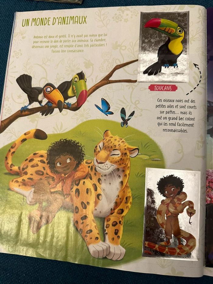 Album livre Panini complet stickers autocollants Disney Encanto famille Madrigal - photo numéro 6