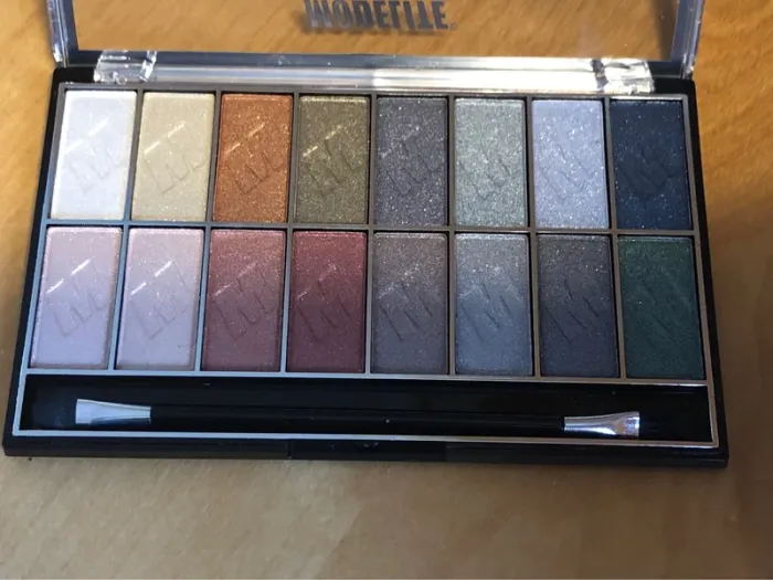Palette de 16 fards à paupières