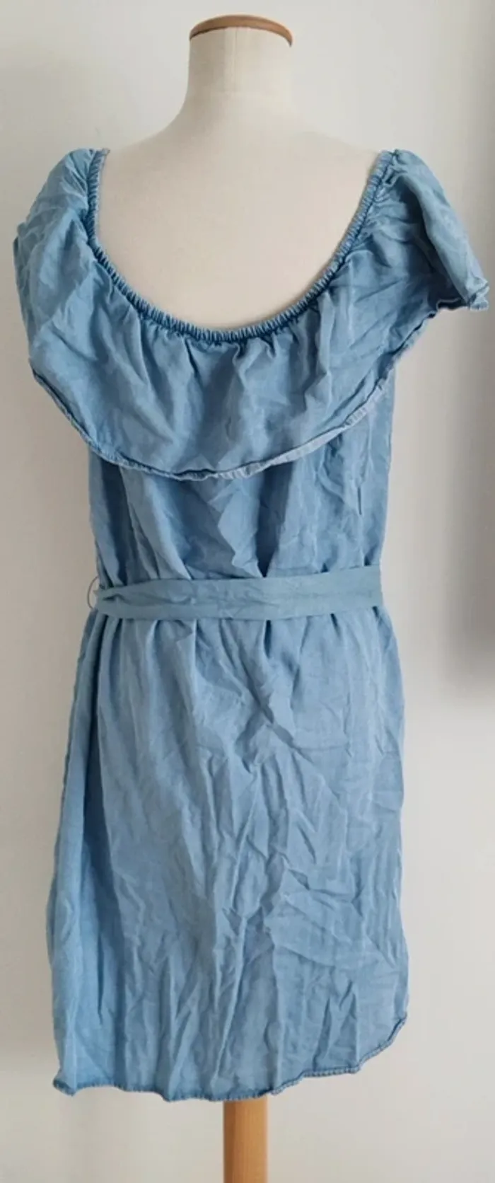 Robe en jean bleu clair légère manches courtes avec ceinture Kiabi taille 50-52 - photo numéro 3