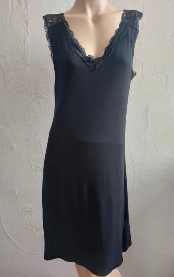 Robe nuisette en dentelle noire Taille S