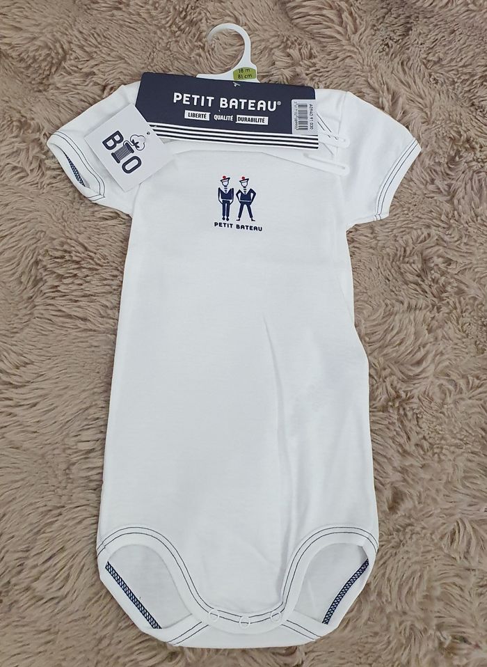 Lot de 3 bodies 18mois manches courtes Petit bateau - photo numéro 4