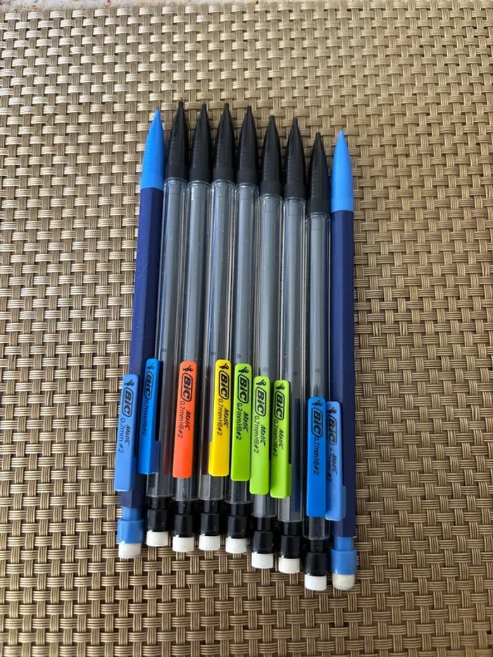 Divers crayons à papier Bic