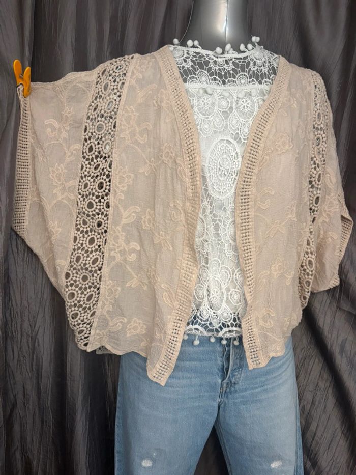 Superbe veste/kimono légère bohème avec broderies et dentelle - photo numéro 2