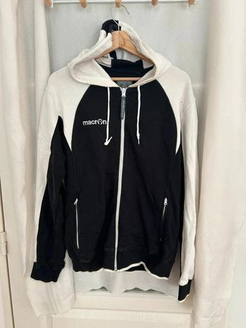 Sweat Macron