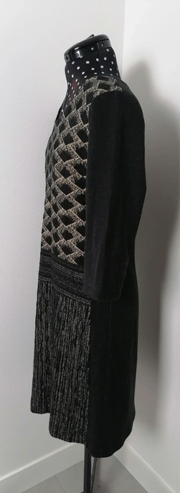 Robe d'hiver motif géométrique noir beige tendance Taille M La Fée Maraboutée - photo numéro 5