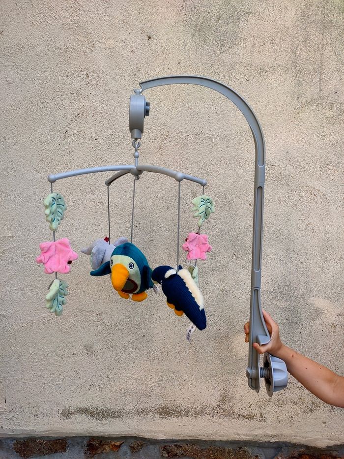 Mobile toucan lupilu