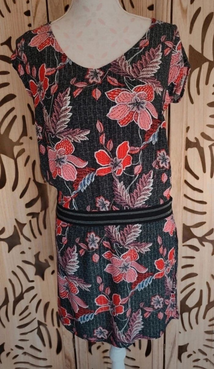Robe courte fleurie - col V- Taille 36 Grain de Malice - photo numéro 3