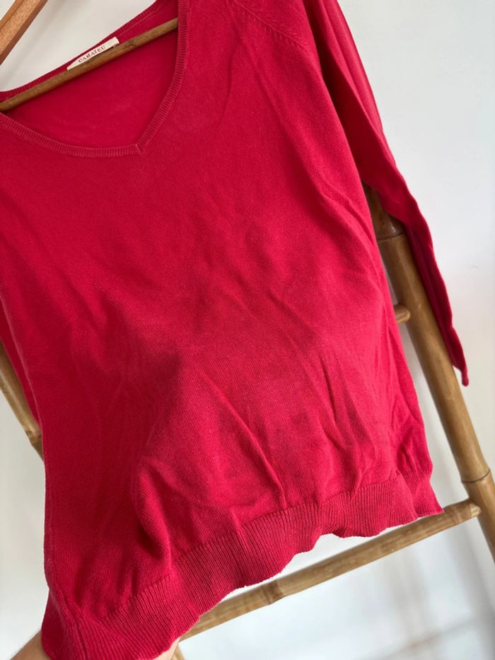 Pull léger rouge col V - photo numéro 3