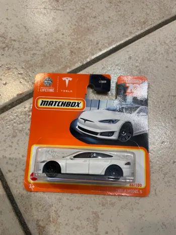 Voiture Tesla Modele S Matchbox échelle 86/100 neuve