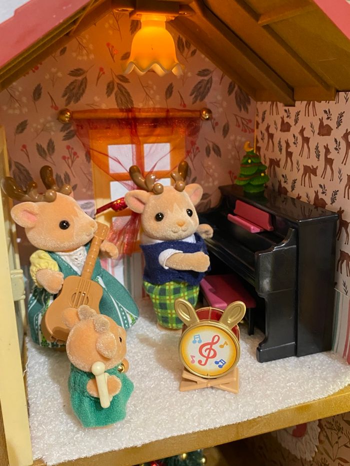 Grande maison Sylvanian éclairée , famille rennes Noël - photo numéro 6