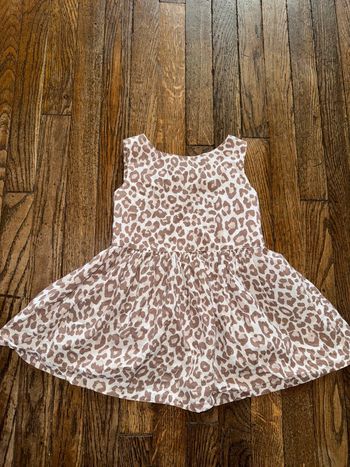 Robe bonton 3 ans (taille pas immense)