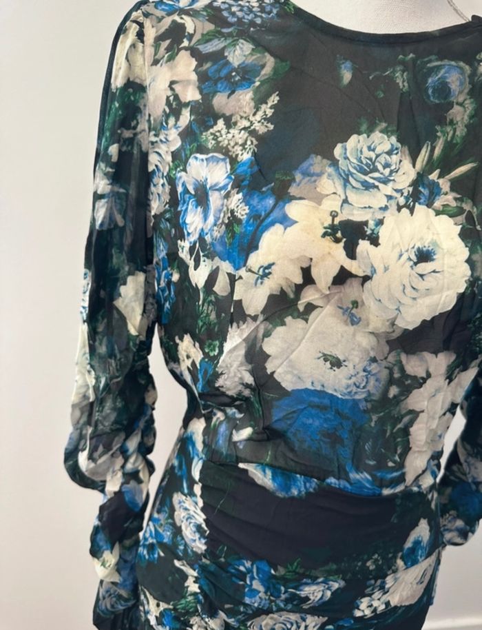Robe à fleurs bleue et blanche Zara T38 M NEUVE - photo numéro 3