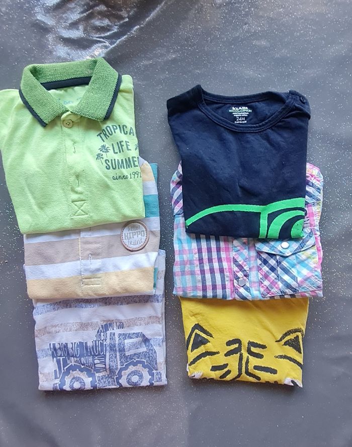Lot t-shirts manches courtes.