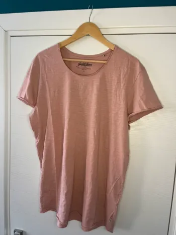 🔹 T-shirt Rose Pâle – Jack & Jones 🔹