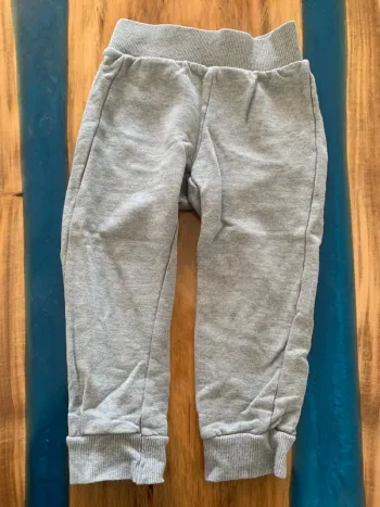 Jogging gris United colors of benetton taille 3/4 ans