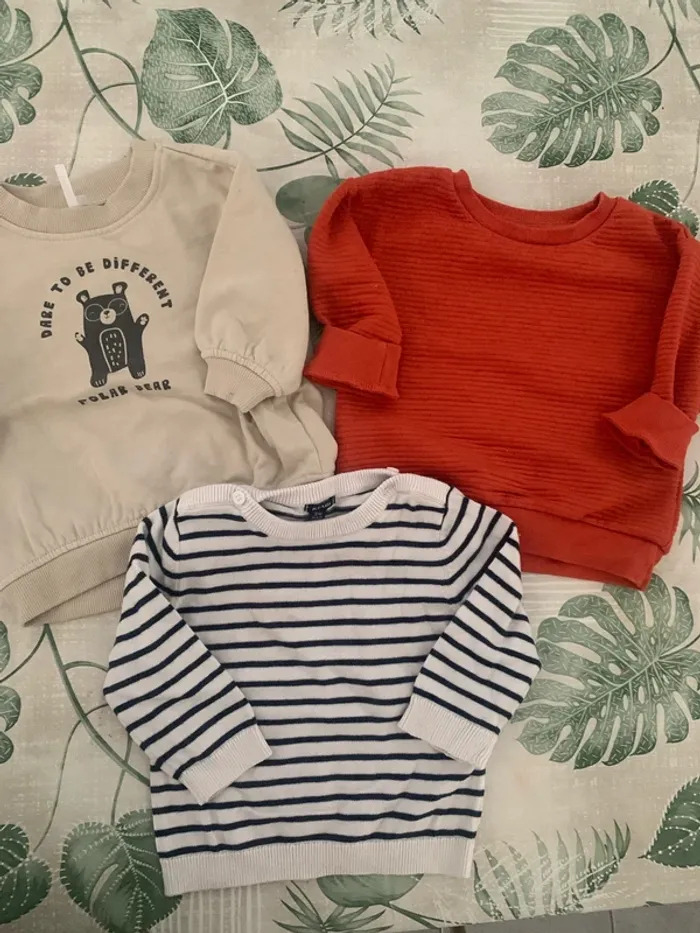 Lot de vêtements pulls 12 mois