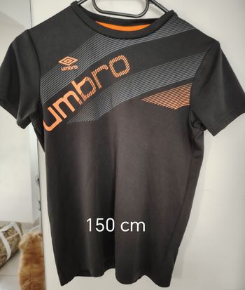 T-shirt umbro taille 150 cm noir et orange 