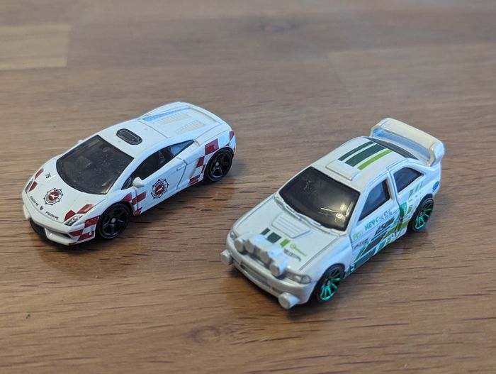 Lot 133 de 2 petites voitures une sport et une police étrangère - photo numéro 2