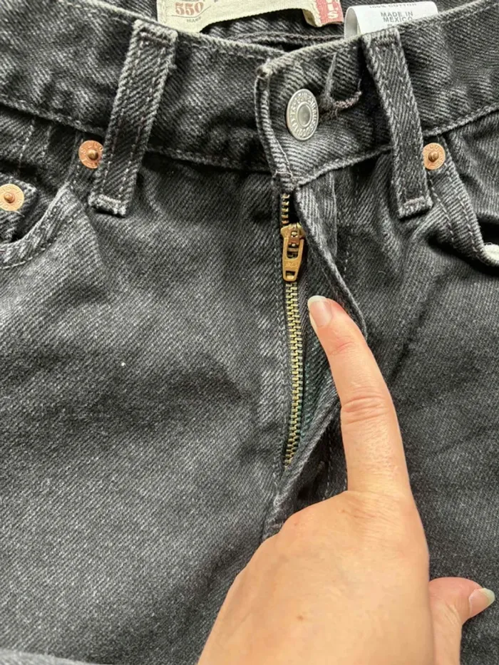 Jean Levi’s femme 550 Relaxed Fit W26 L28 S/36 Gris anthracite noir Mexico US rare y2k 2000s - photo numéro 7
