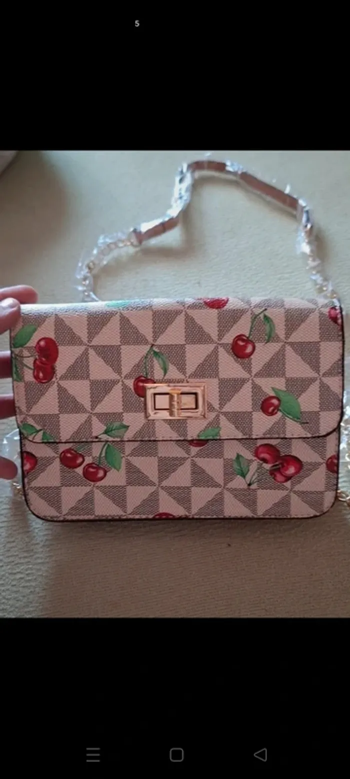 Petit sac cerise 🍒 - photo numéro 6