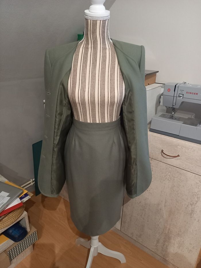 Tailleur Un jour ailleurs - photo numéro 2