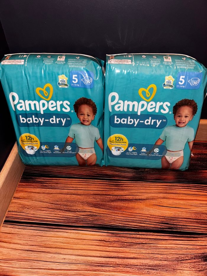 Maxi-Pack De 78 Couches Pampers Baby-Dry Neuf Dans L’emballage.