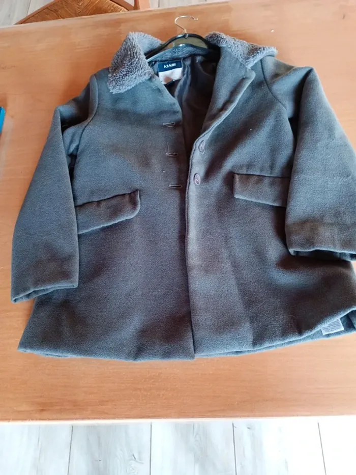 Manteau hiver fille,très bon état, gris foncé, boutons, Kiabi 7 ans - photo numéro 2