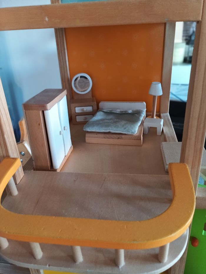 Maison en bois avec accessoires - photo numéro 3