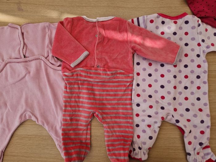 Lot pyjamas + bodies 3 mois - photo numéro 2