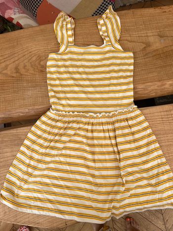 Robe kiabi jaune moutarde noire blanche à rayures 12 ans
