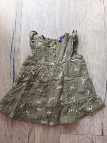 Robe neuve kaki 3 mois