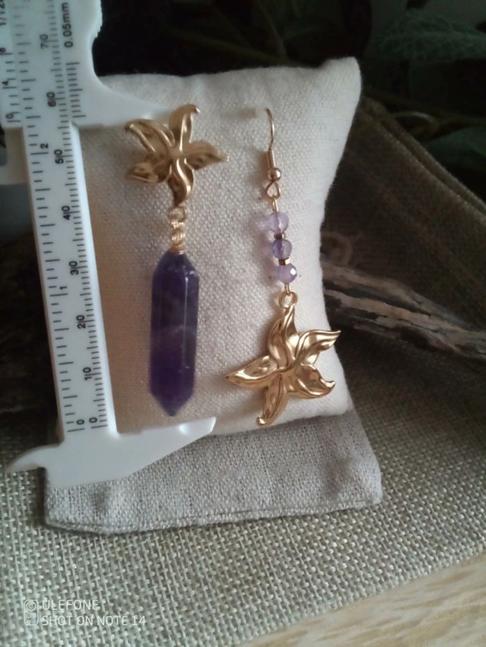 Boucles d'oreilles bohèmes améthyste et fleures dorées - photo numéro 2