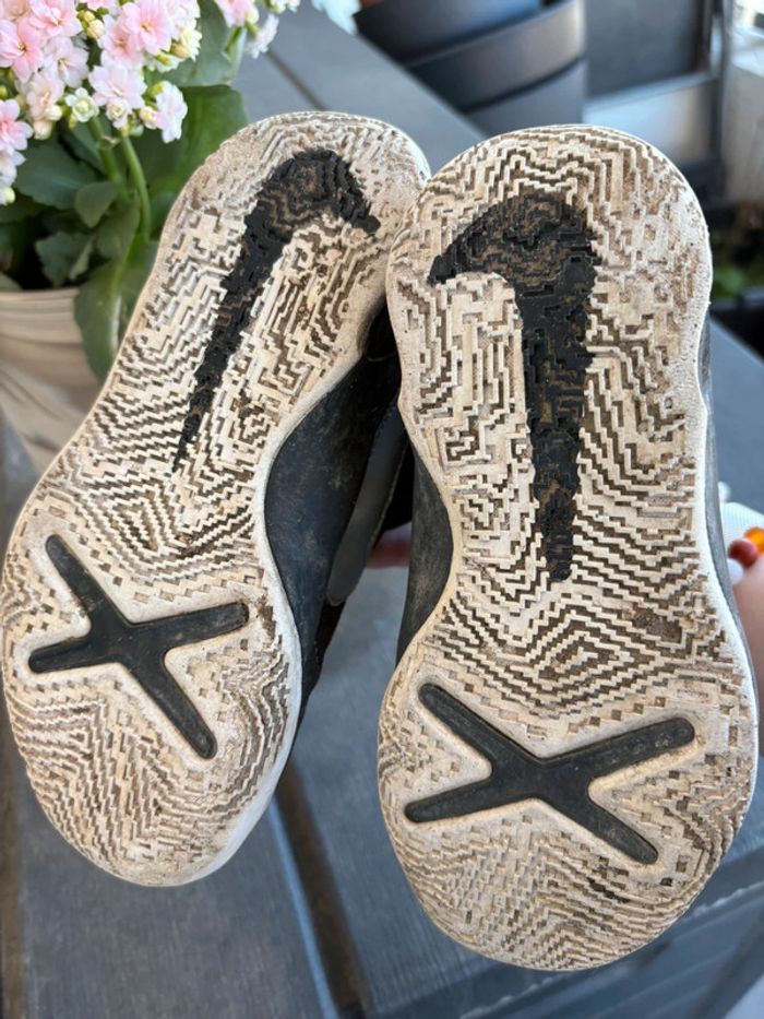 Paire de basket Nike enfant, taille 28 - photo numéro 4