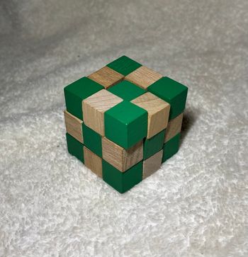 🎲 Casse-tête cube serpent en bois – Vert et Naturel