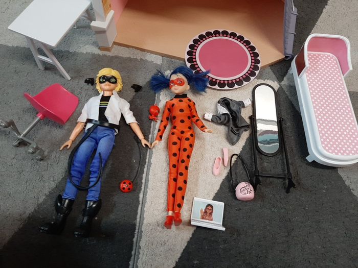 la chambre de miraculous + 2 poupées - photo numéro 4