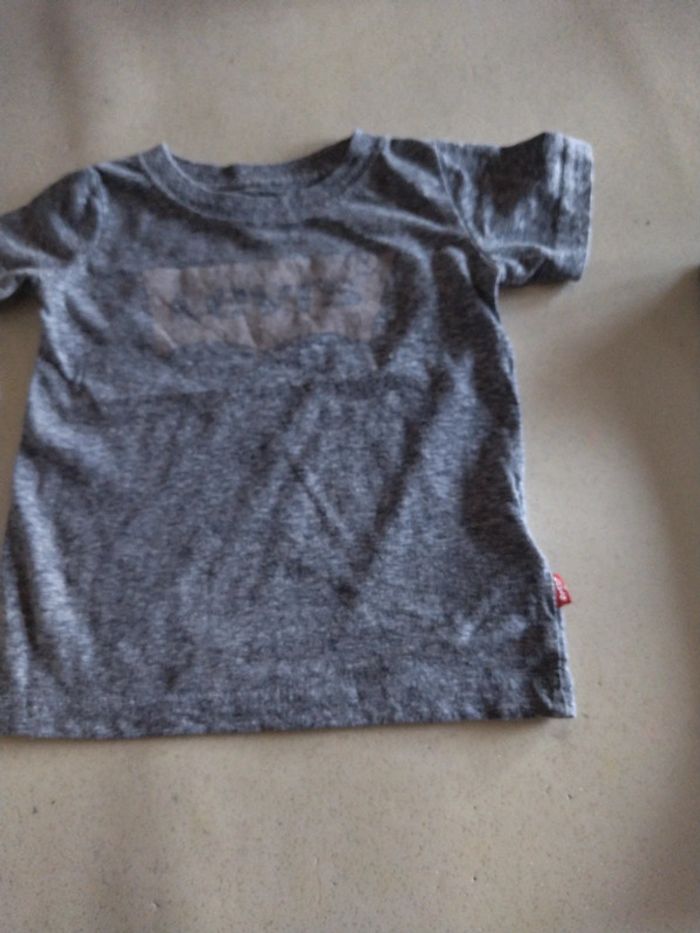 Lot de 2 polo et 1tee shirt manches courtes. Taille 2 ans - photo numéro 7